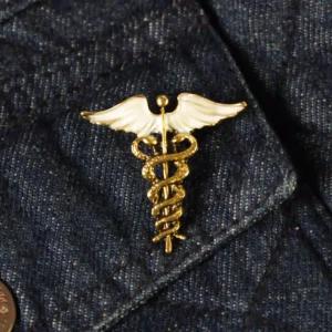 Pin símbolo Medicina