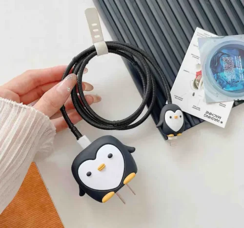 Protector cargador Iphone pingüino